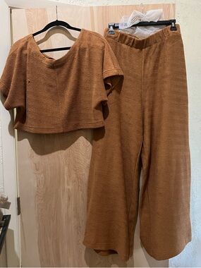 Wide-Leg Knit Pants with Cropped Short-Sleeve Top – Brown